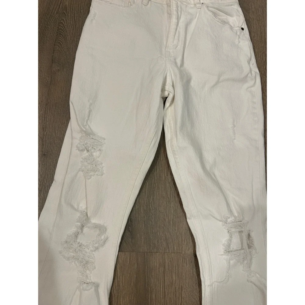 Abercrombie & Fitch Curve Love High Rise Mom Jeans White Distressed 27 4L Long‎